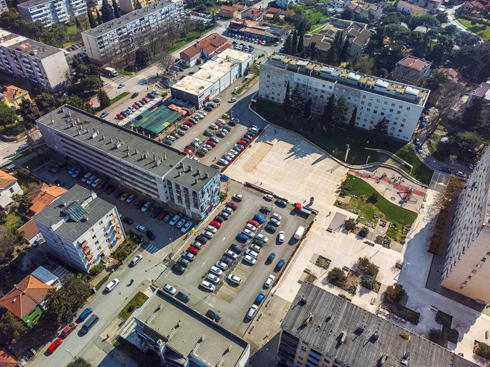 Luna Pula